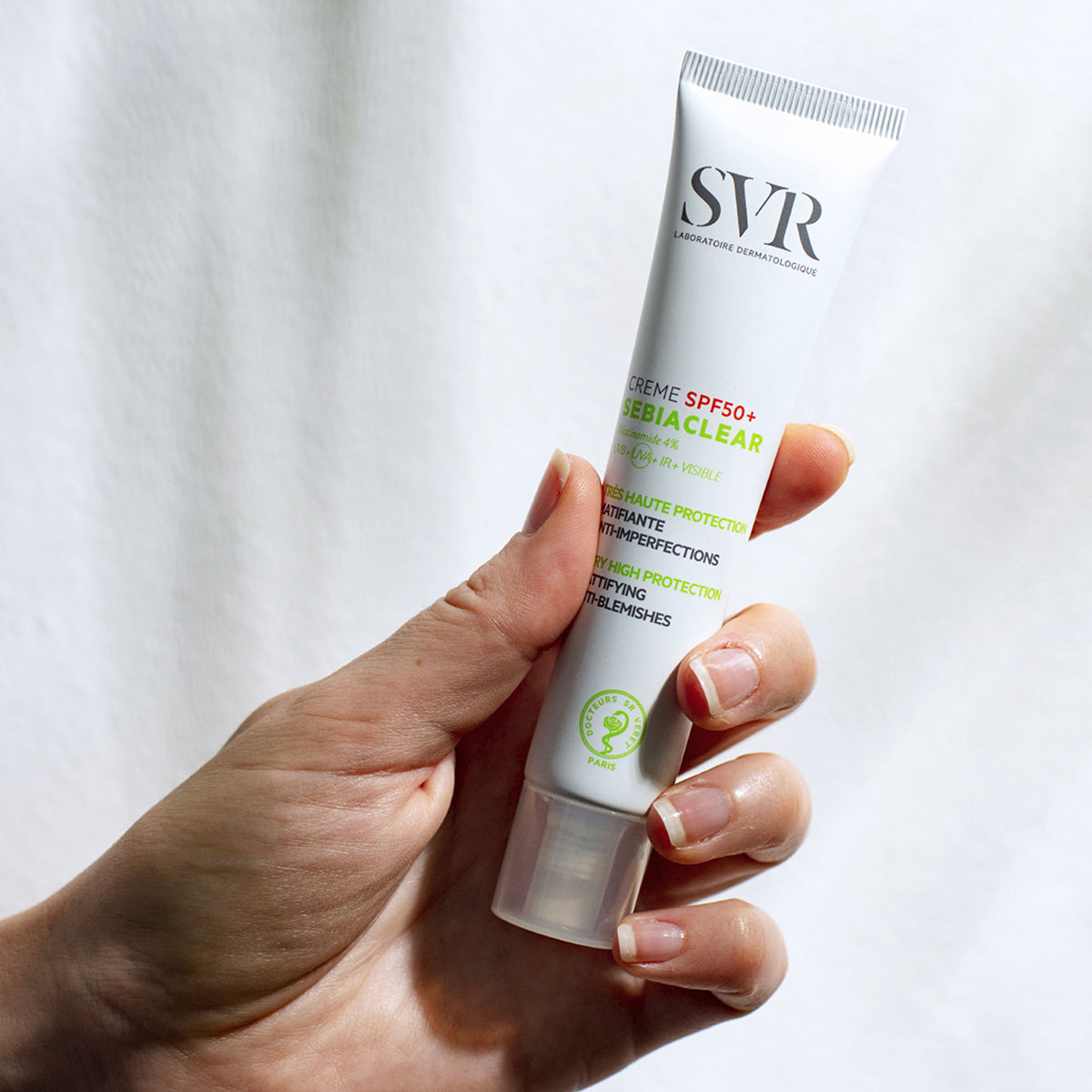 SVR Sebiaclear Creme SPF50+ textura