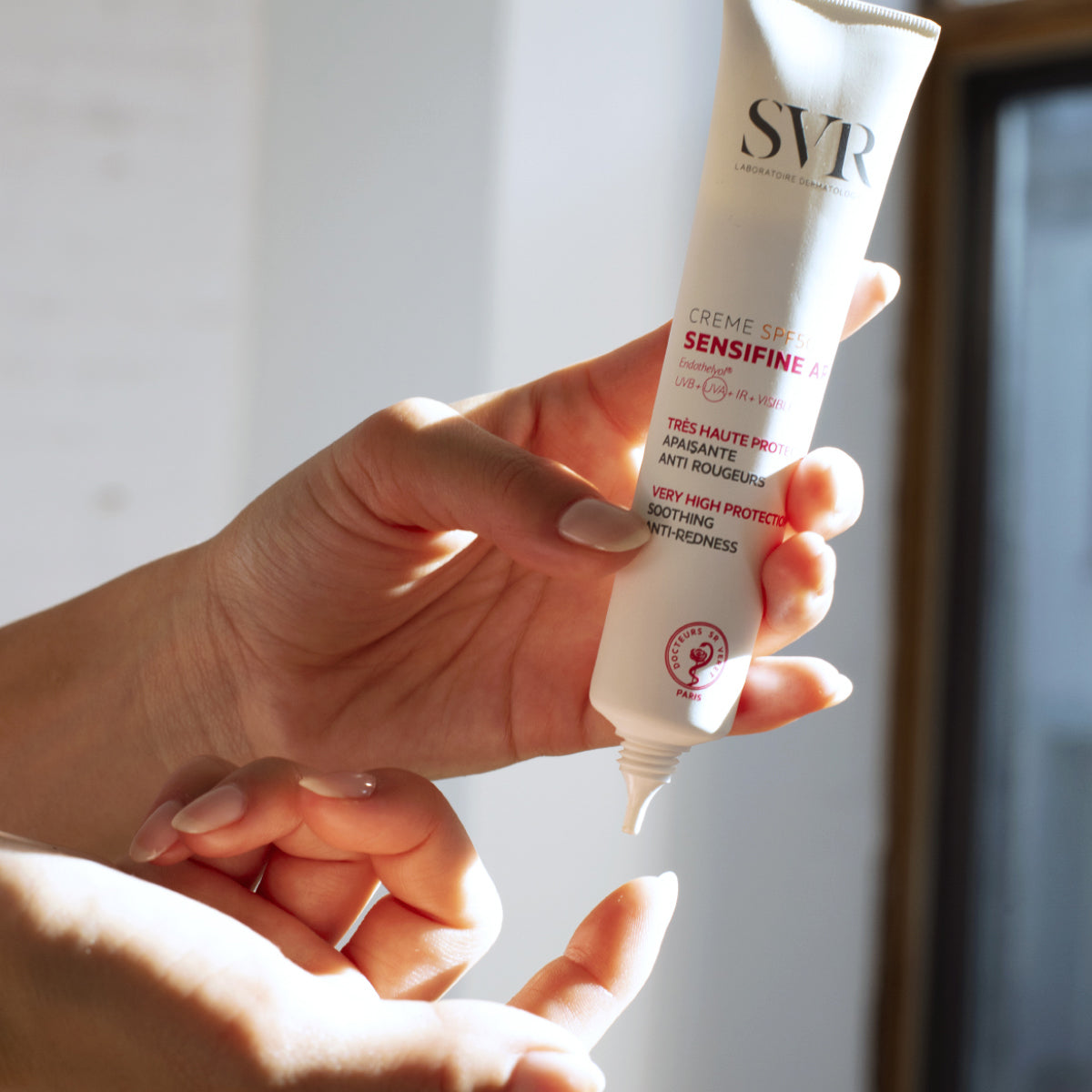 SVR Sensifine AR SPF50+ textura