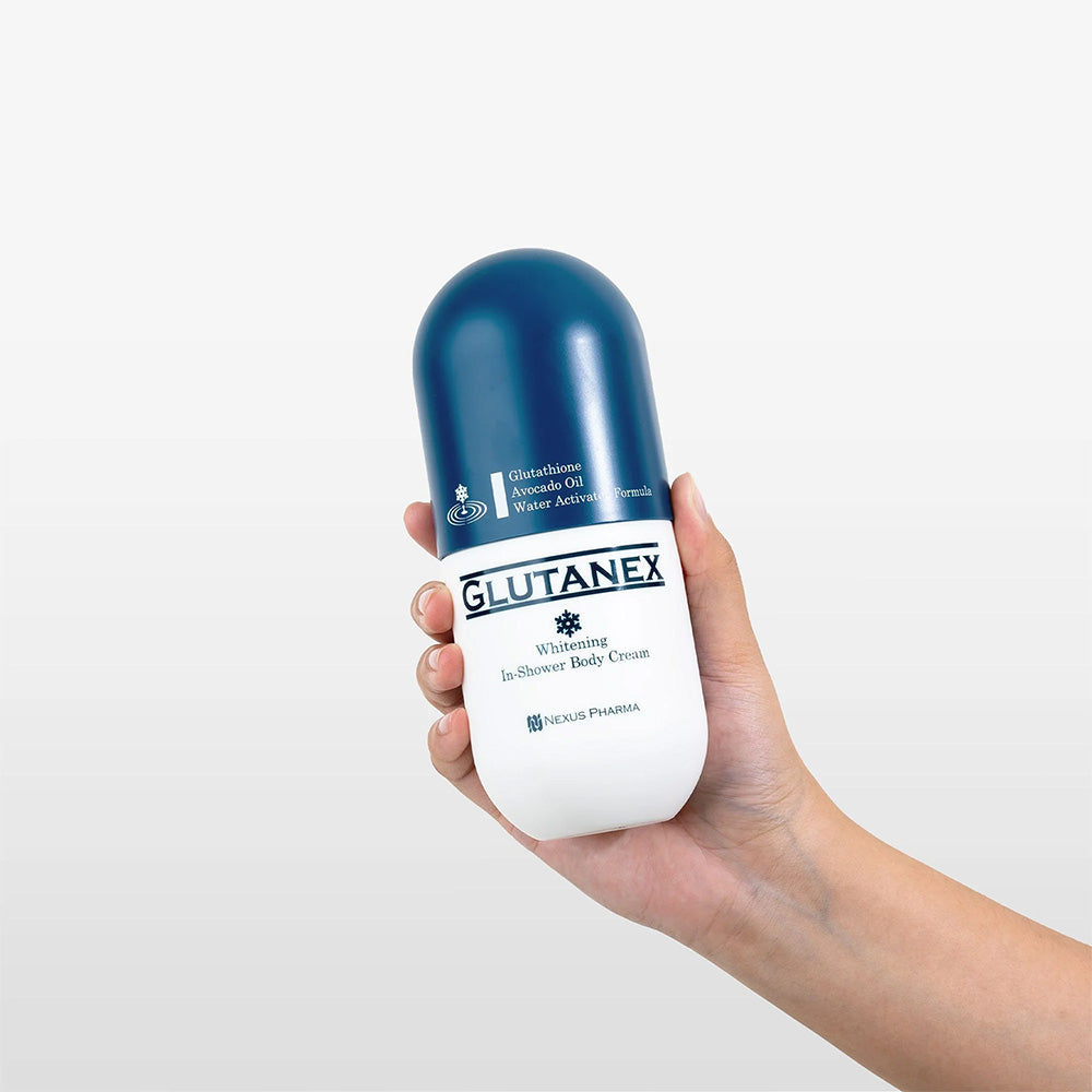 GLUTANEX Whitening In-Shower Body Cream en mano — tamaño real 300ml
